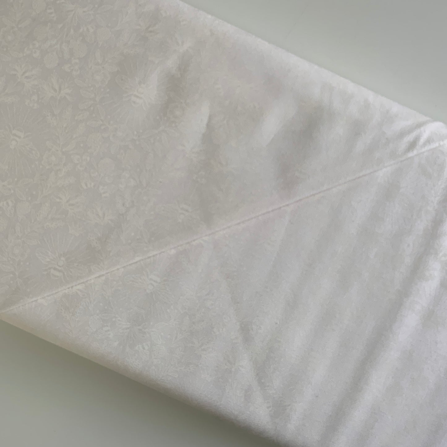 Tiny Tonals, Queen Bee White on White