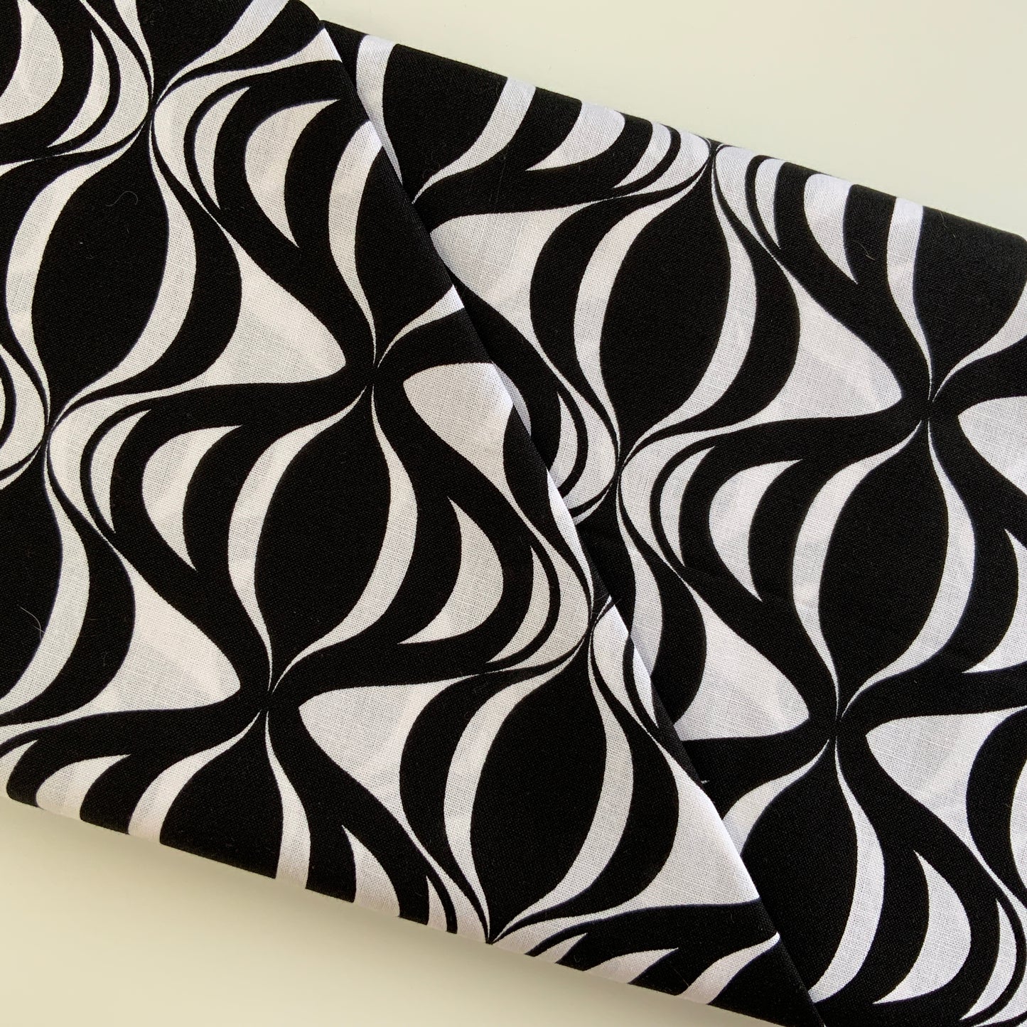 Ribbon Wave Black And White Retro Design