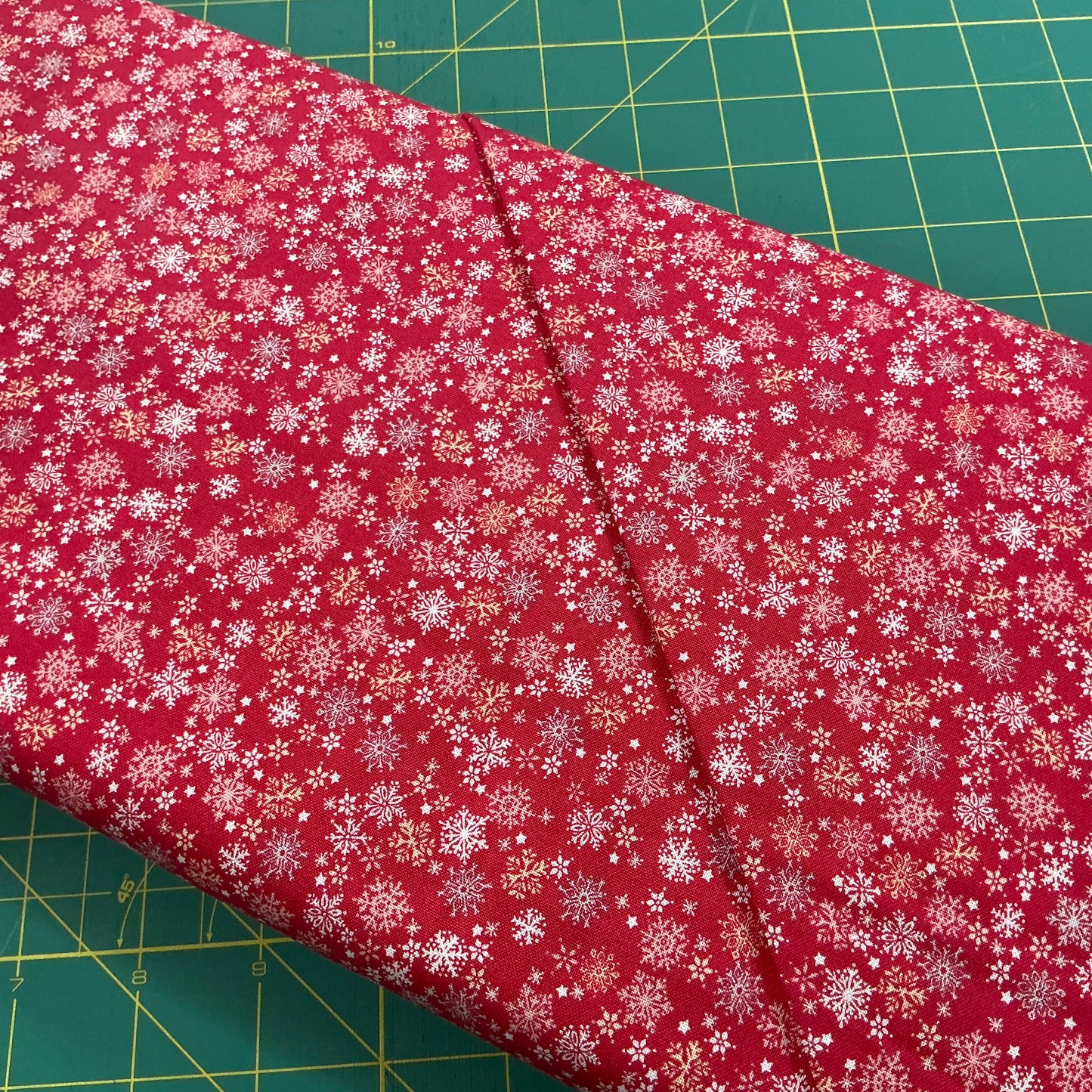 Frosty Snowflakes - Red - Country Christmas