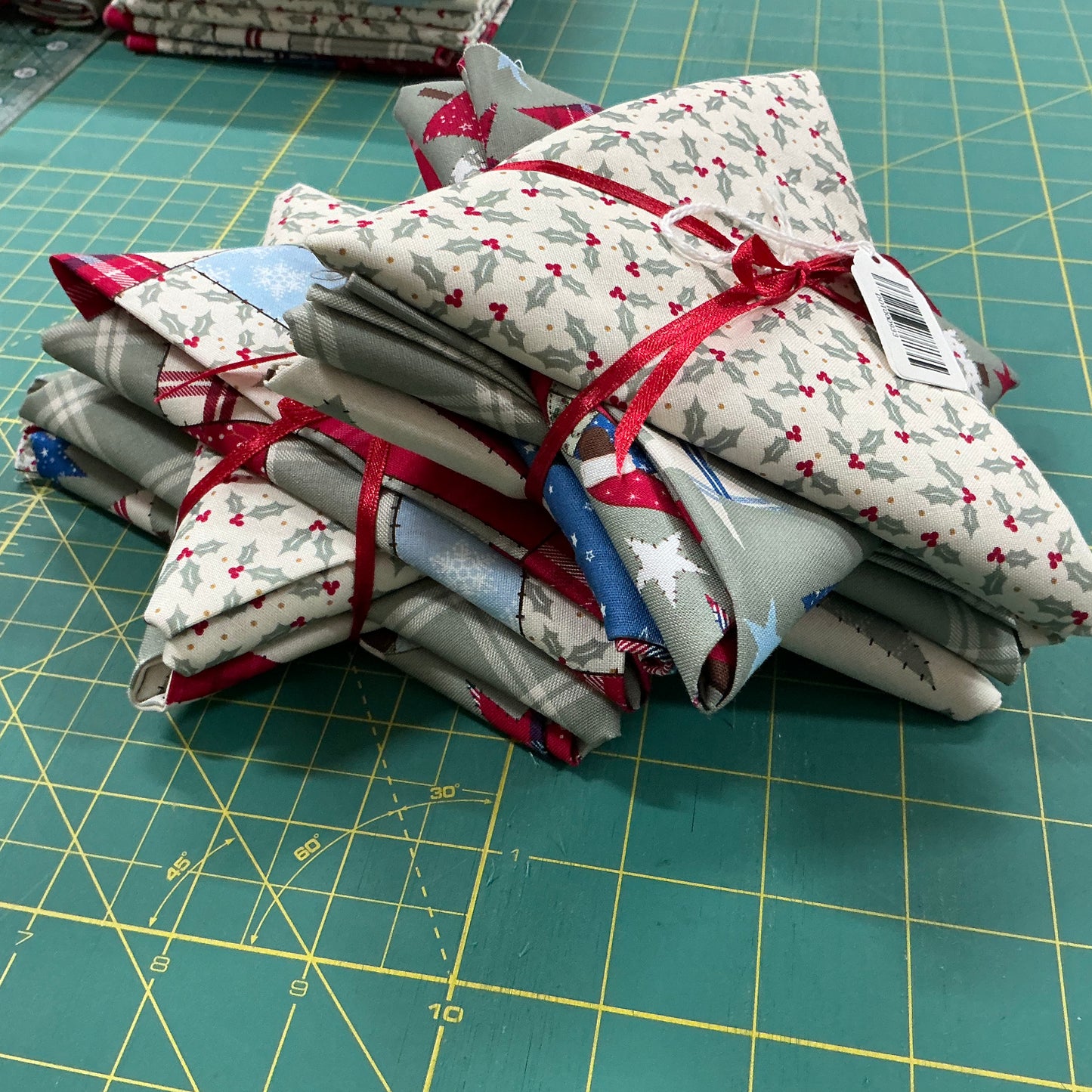 Holly Jolly Patchwork Christmas - Fat Qtrs Bundle