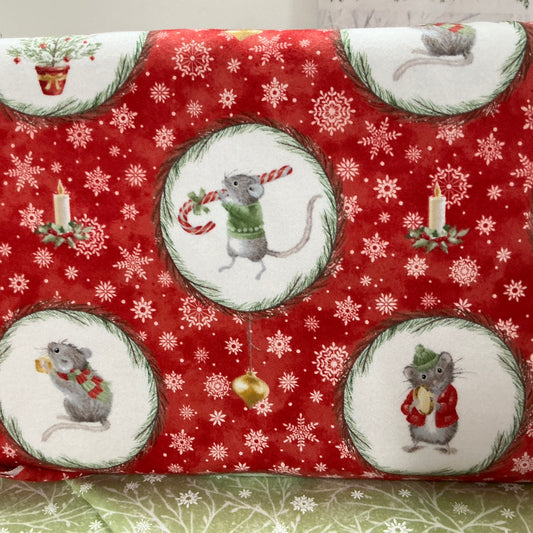Mice in Christmas Wreaths - The Christmas Mouse