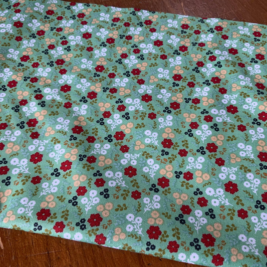Flowers on Green - Jemima - Poppies Patchwork Club - Fat Quarter