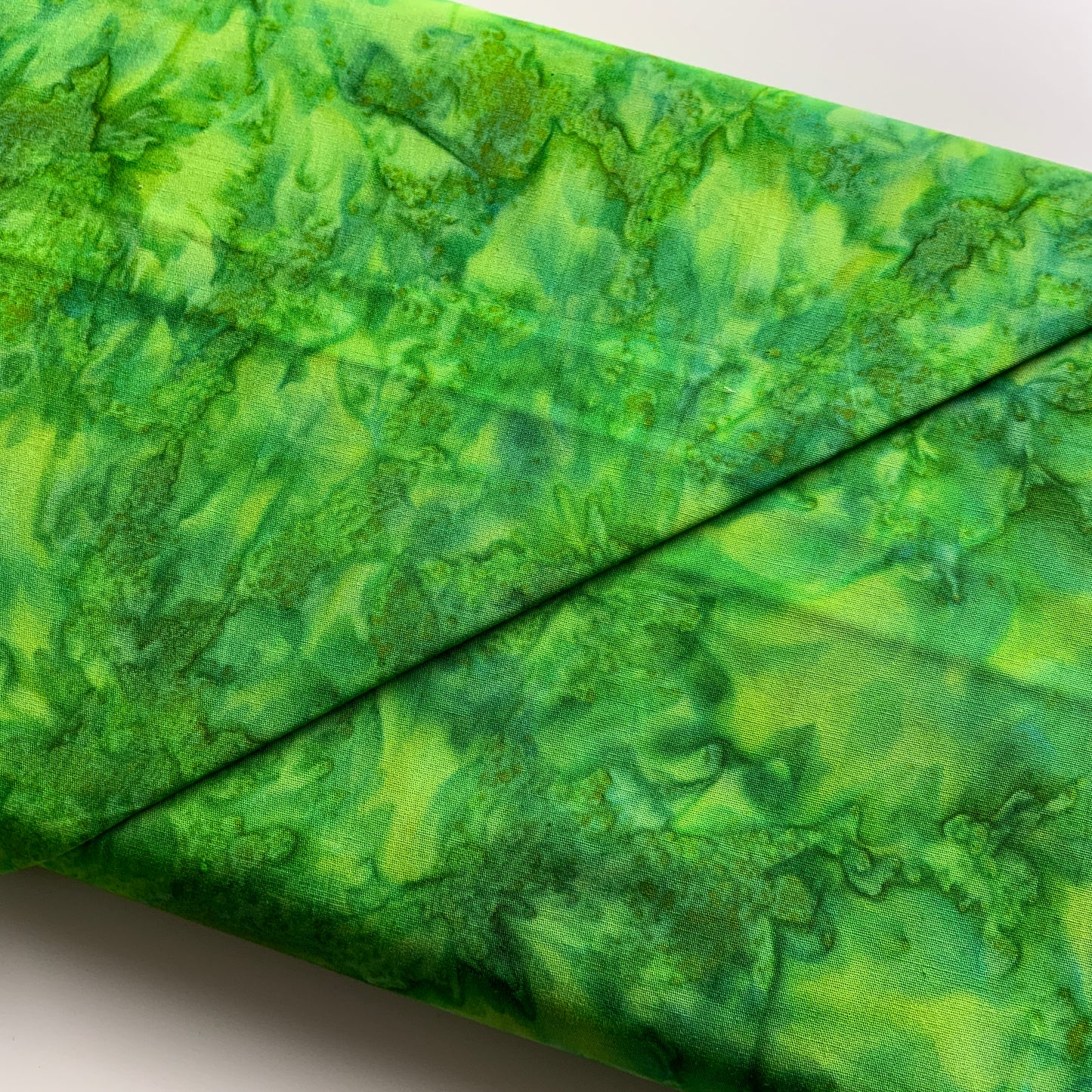 Batik Gorgeous Greens Fizzy Apple